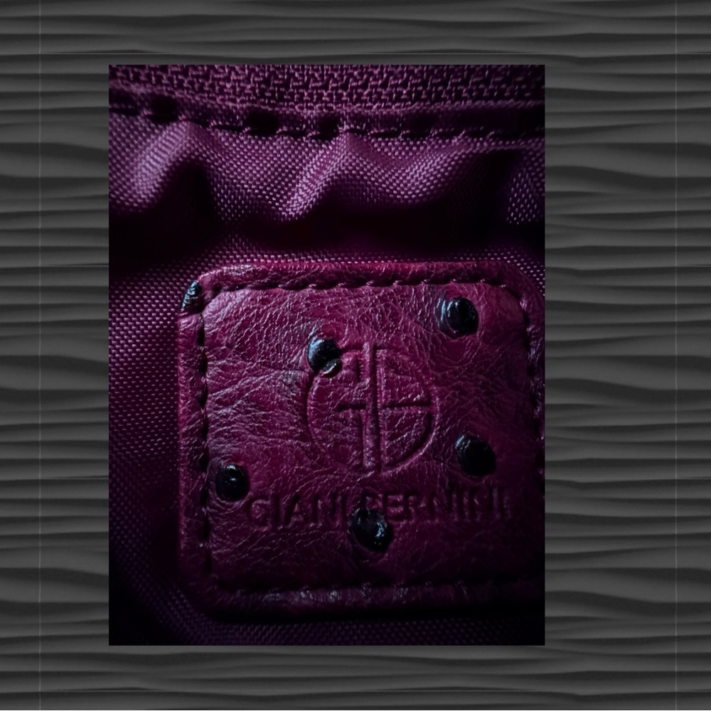 Giani Bernini Embossed Faux Ostrich Crossbody/Wristlet Clutch/Wallet - Picture 9 of 9